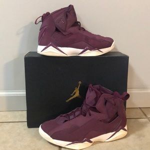 Men’s tennis shoes